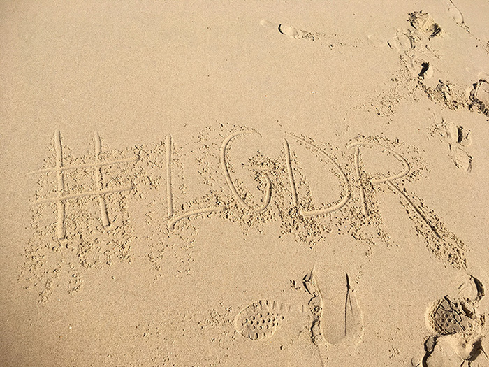 Logo sur le sable