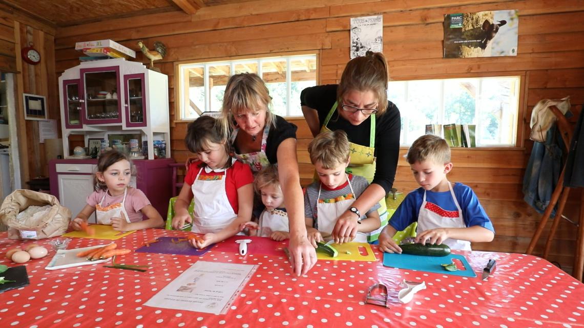 France et Pascale cuisinent avec les enfants