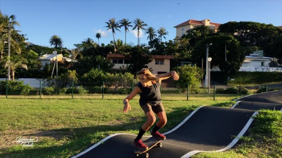 Lolas Heuzé  en skate board