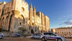 Tournage de Meurtres à Avignon au Palais des papes