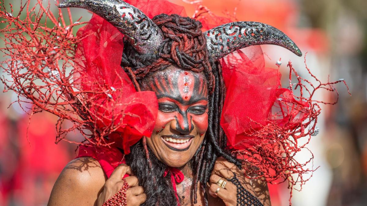 Parade du Mardi Gras à Fort-de-France  : Diable Rouge