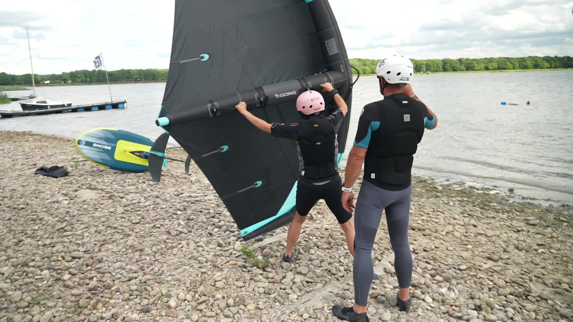 Valérie Odile s'initie au windfoil © Stiliana Peev - FTV