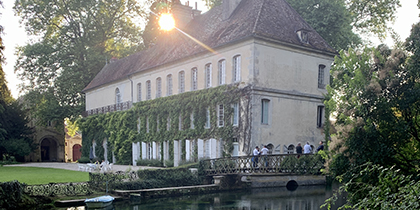 La Tête à l'Endroit à Bèze