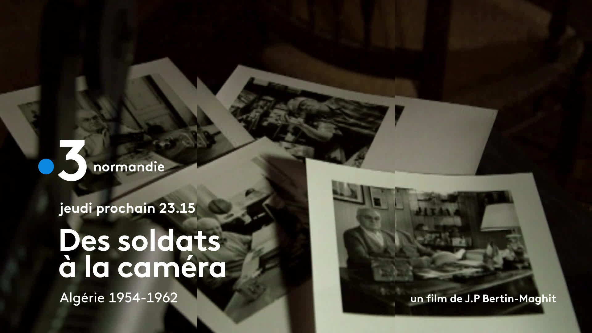 Ba des soldats à la caméra