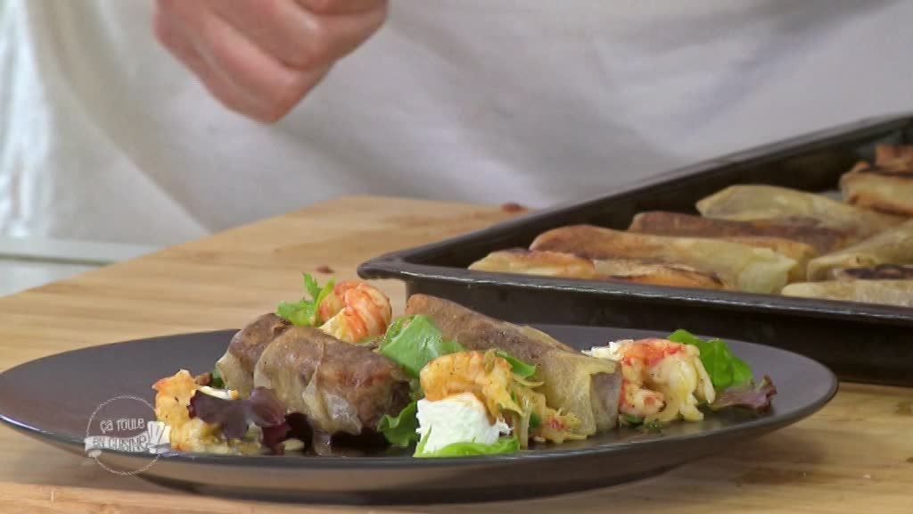 croustillants de pieds de porc à la Sainte Menehould avec salade d'écrevisses et chèvre d'Argonne