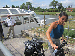 bateau sur le canal 