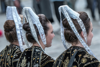 Défilé en fête au festival de Cornouaille