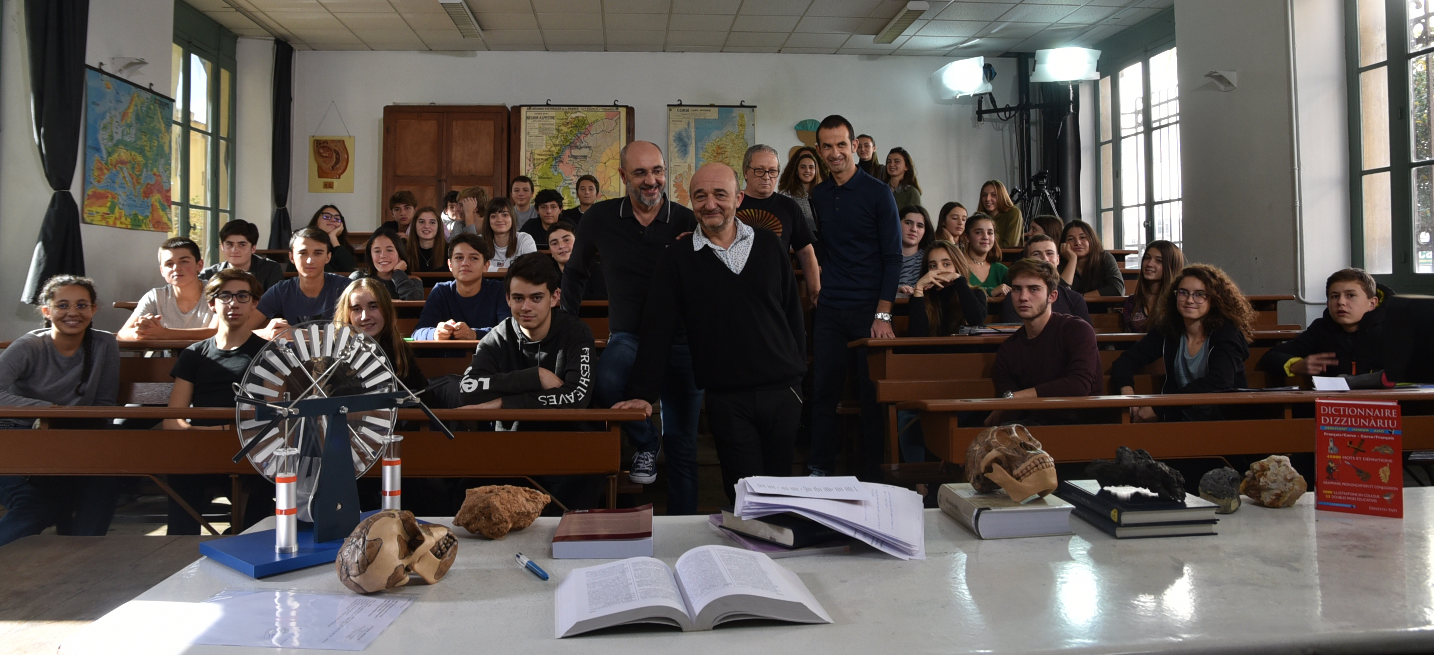 Les élèves du Lycée Fesch à Ajaccio avec Frédéric Poggi, Paul Desanti et Julien Comelli