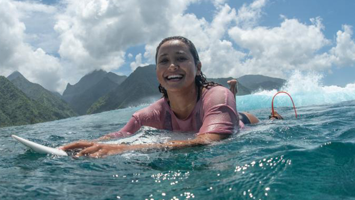 De mer en filles : le surf polynésien au féminin
