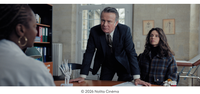 The Expert, the Rookie and the Mole