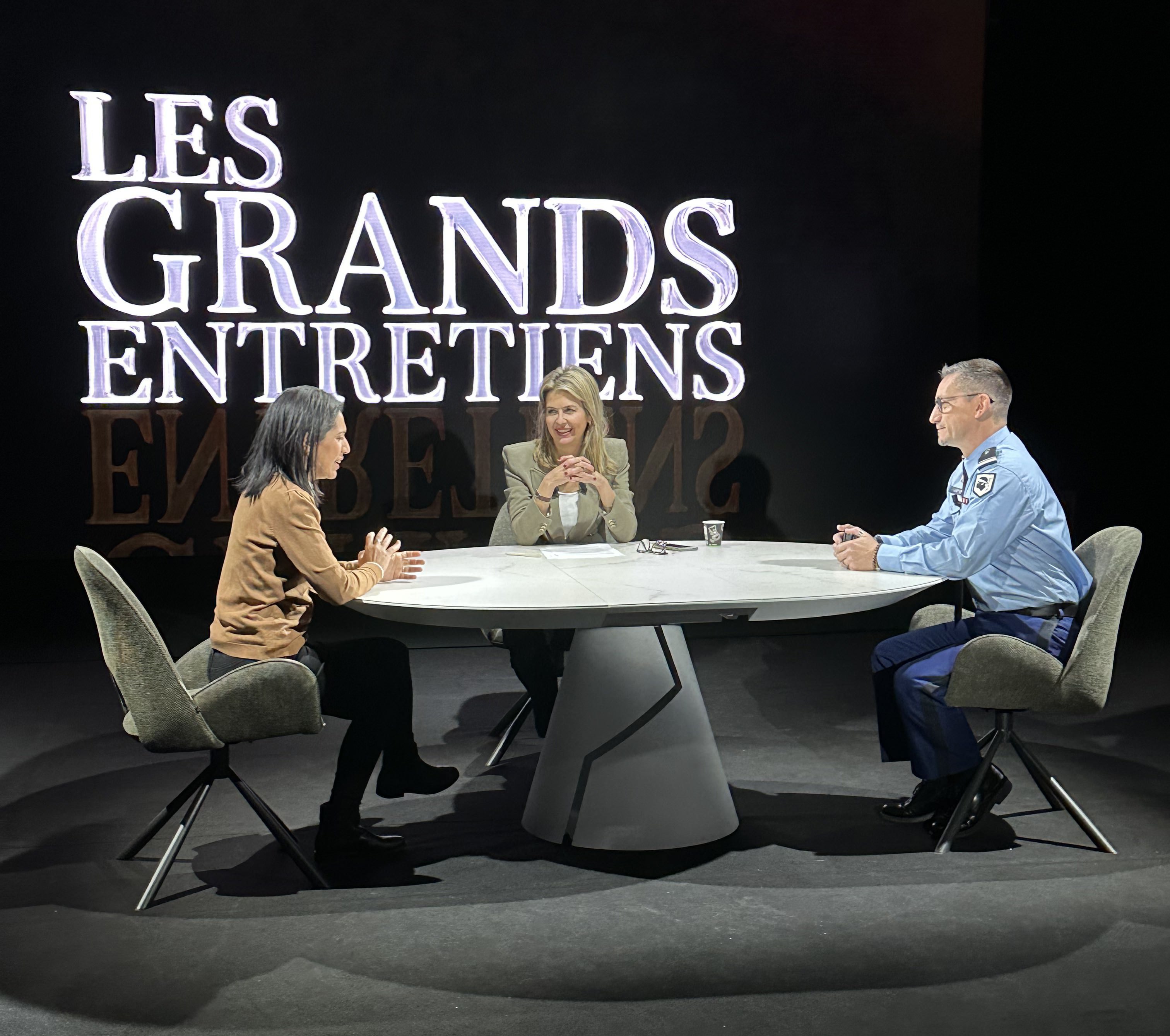 Premier numéro des "Grands Entrtiens"