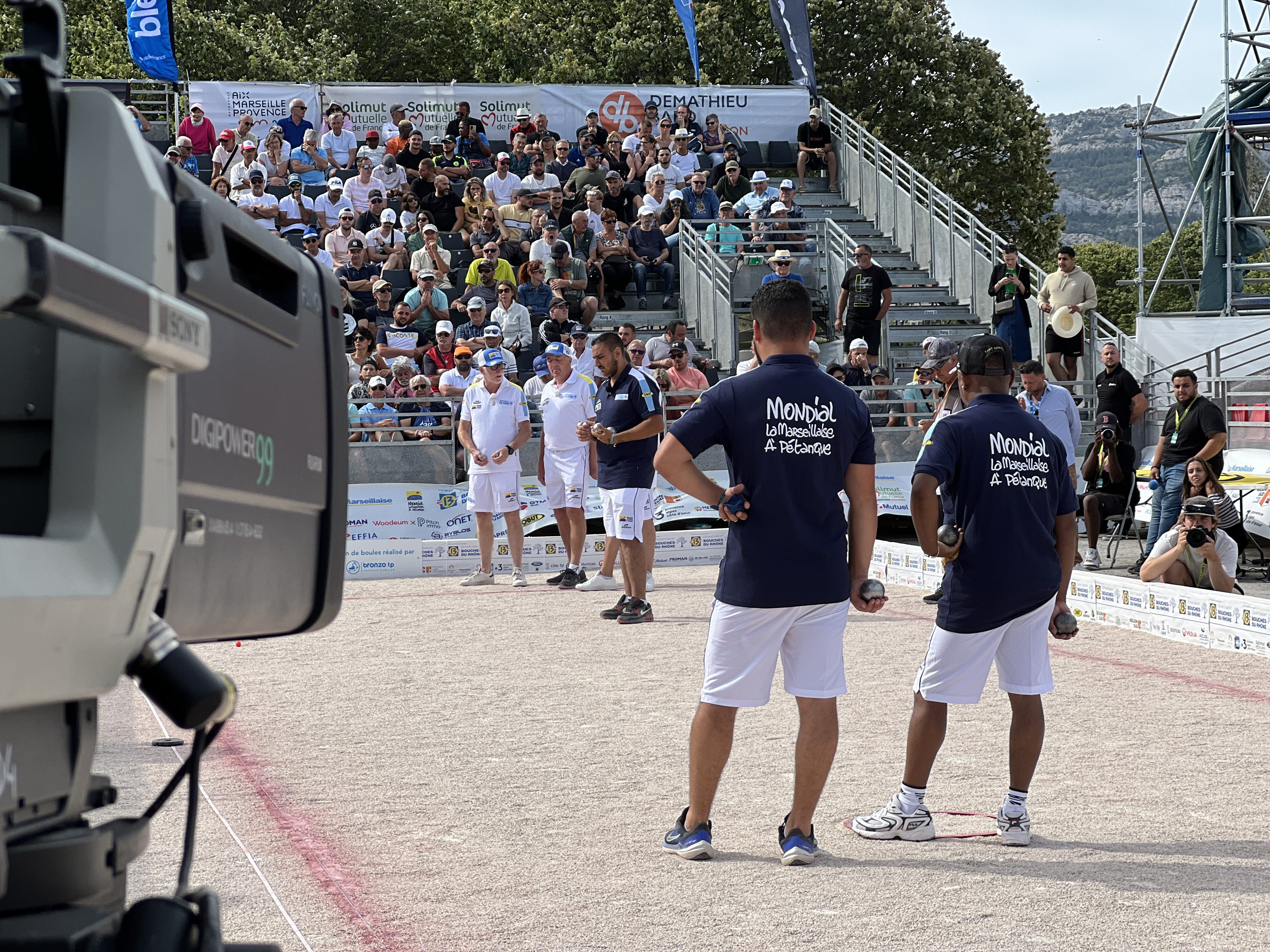 Camléra et joueurs Mondial à Pétanque