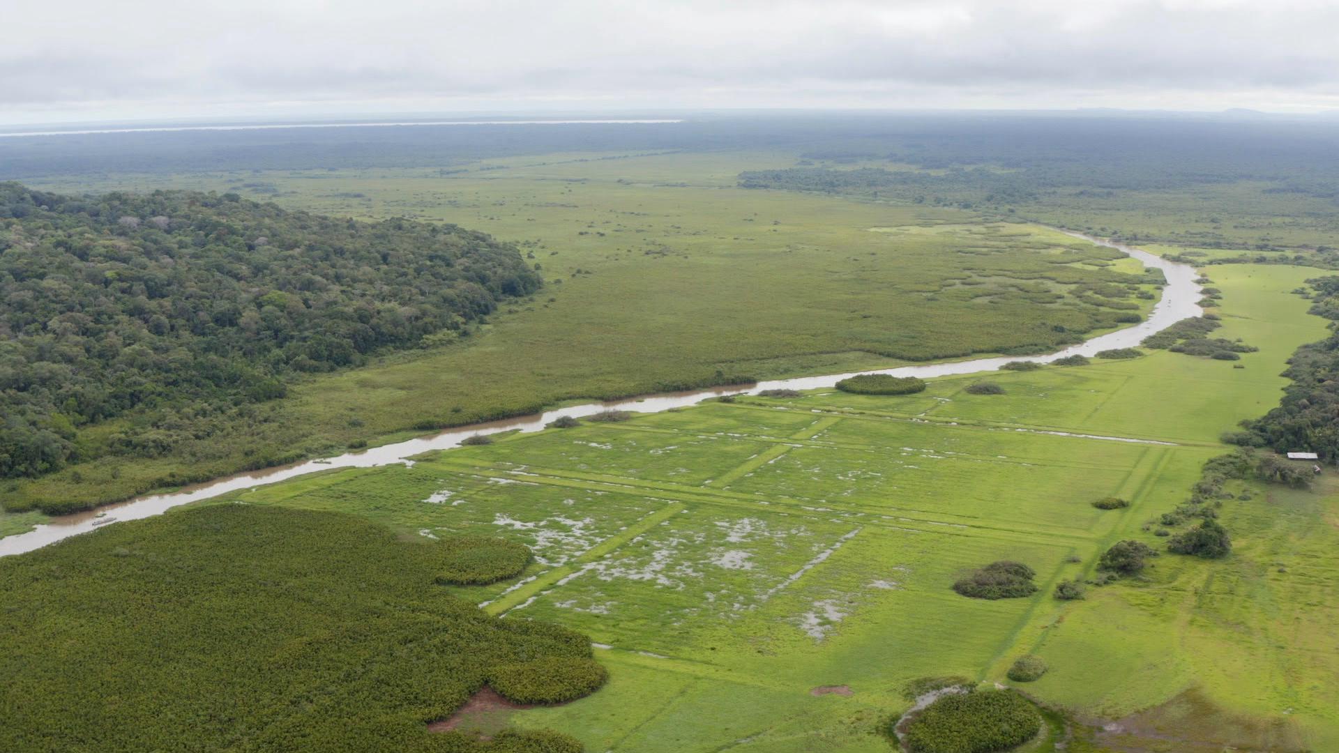 Kaw, petit village et grandes réserves