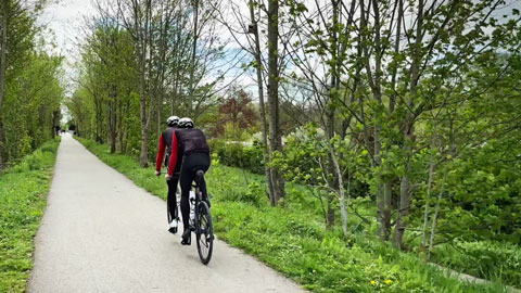  paratriathlètes sur leur tandem 