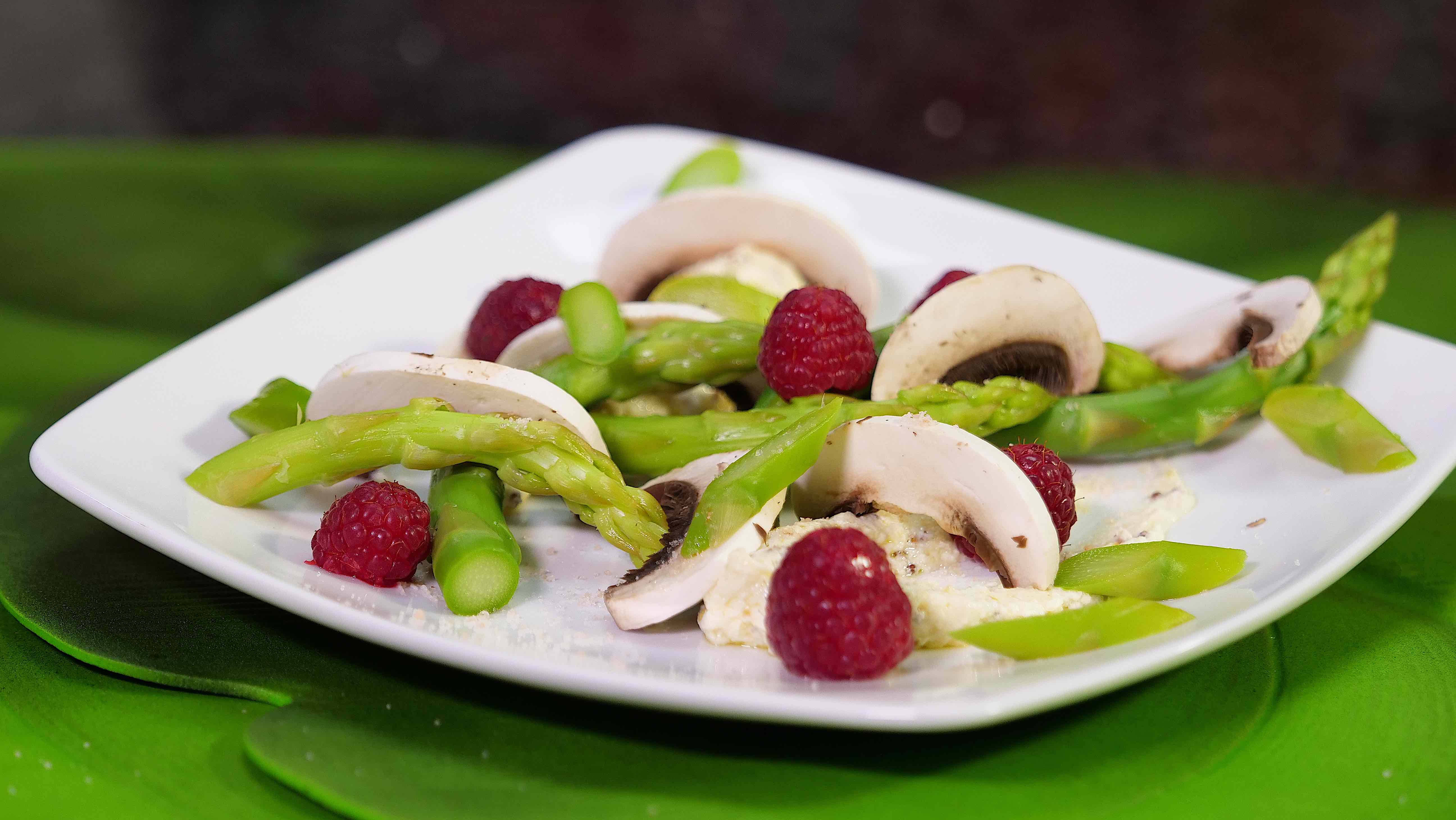 Salade asperges framboises