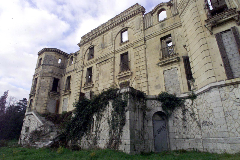 Chateau de la Buzine avant restauration