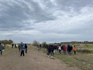 Groupe de migrants dans un camp