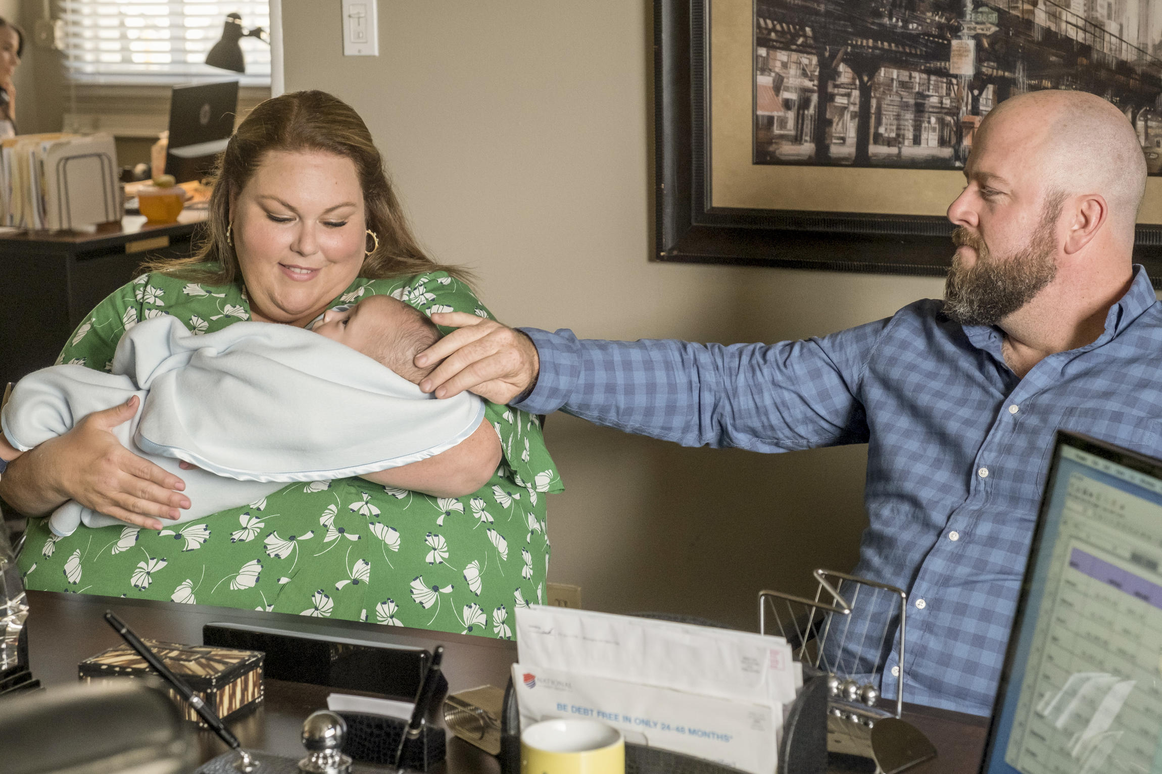 THIS IS US -- " Strangers" Episode 401 -- Pictured: (l-r) Chrissy Metz as Kate, Chriss Sullivan as Toby -- (Photo by: Ron Batzdorff/NBC)