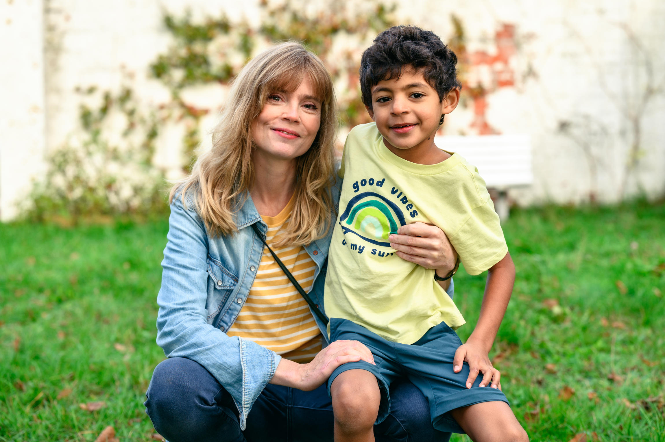 Isabelle CARRÉ (Agathe), Yassine CHORFA (Lyes 6 ans) ©Rémy Grandroques - CAPA DRAMA - FTV