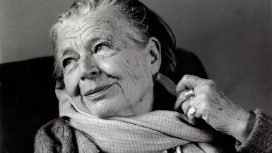 Marguerite Yourcenar en 1982 à Bailleul, avec l'aimable autorisation de © Bernhard De Grendel