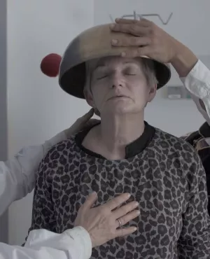 le shaman et la médecin - crédit Nola Films Ladybirds Films