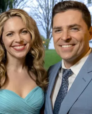 Molly, coach pour futures mariées et célibataire depuis deux ans, rencontre Nick, un photographe, lors d'un mariage. Elle est convaincue d'avoir rencontré l'homme qu'il lui faut, jusqu'à ce qu'elle apprenne qu'il est le fiancé d'une de ses clientes.