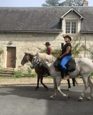 Julie Hattu à cheval