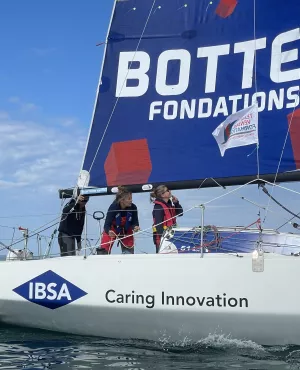 Embarquez avec la Sardinah Cup © Alexandra Lahuppe Julie à bord d'un bateau