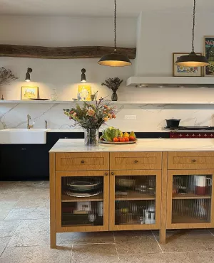 NTERIEURS CHEZ LAURA 1920 (c) TV ONLY