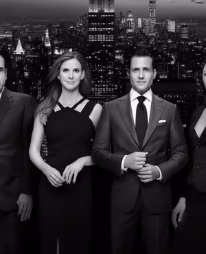 Suits, avocats sur mesure  SAISON 4  sur Réunion la 1ère : Au début de la saison 4, Mike ne travaille plus pour Pearson Specter, un changement considérable pour les intrigues et les relations entre les personnages. Alors Mike a-t-il eu raison de quitter son travail d’avocat ?