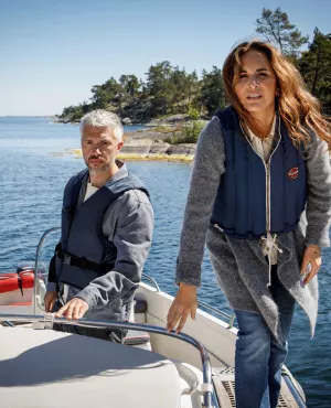 Meurtres à Sandhamn Saison 15 © 2022 TV4 AB, C MORE ENTERTAINMENT AB, FILMLANCE INTERNATIONAL AB All rights reserved Meurtres à Sandhamn Saison 15 © 2022 TV4 AB, C MORE ENTERTAINMENT AB, FILMLANCE INTERNATIONAL AB All rights reserved