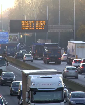 (c) Les productions Cercle Bleu VOITURES