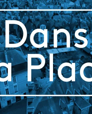 dans la place