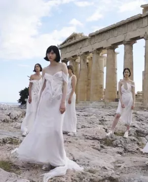 Une femme à la tête de Dior : Qui est Maria Grazia Chiuri ? La directrice artistique Maria Grazia Chiuri décoiffe la très chic et traditionnelle marque de haute couture