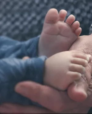 Bébés placés, la vie devant eux  Bébés placés, la vie devant eux