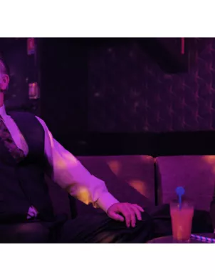 The Expert, the Rookie and the Mole