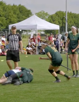 Des équipes se confrontent en quadball, un sport inclusif 