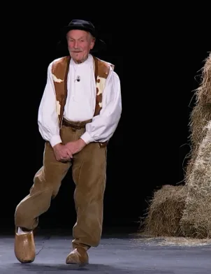 Claude Vanony fête ses 90 ans sur scène à Gerardmer © Supermouche Productions