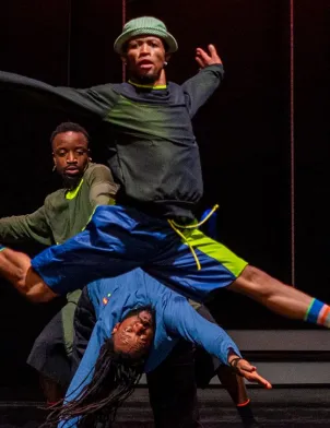 Ustium est une pièce pour trois danseurs, chorégraphiée par Hubert Petit-Phar. Un spectacle dans lequel il est question de choix, d’acceptation de soi et des autres, de sexualité et de la façon dont elle est approuvée ou non par les autres.