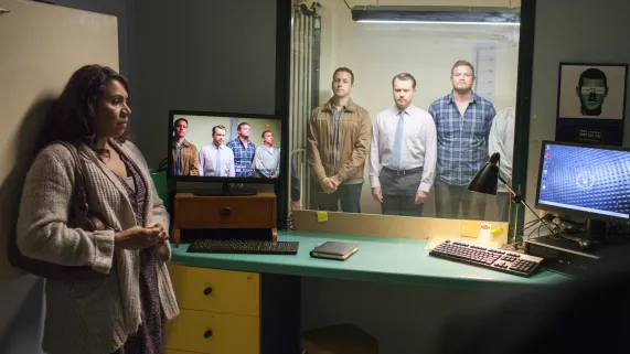 ABC TV REDFERN, COMBAT DE FEMME