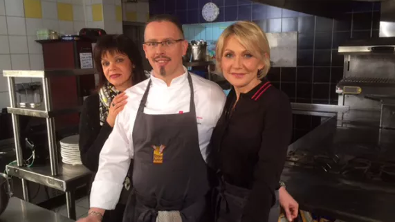 Odile Mattéi et Christelle et Rodolphe et Christelle Regnaud de l'Auberge du Pont.