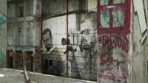 TANT QUE LES MURS TIENNENT