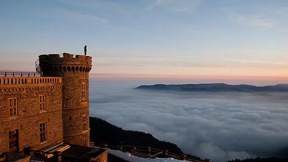 Mont Aigoual, le dernier gardien des nuages Mont Aigoual, le dernier gardien des nuages