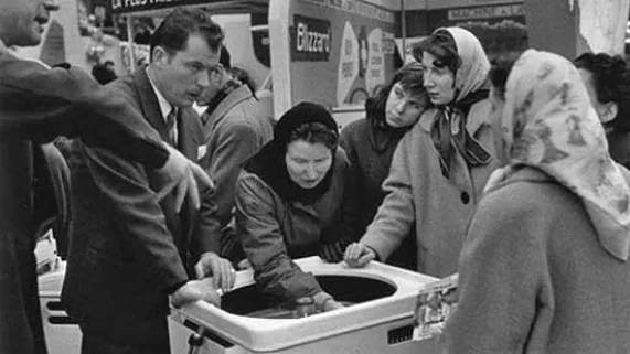 À TAMBOURS BATTANTS