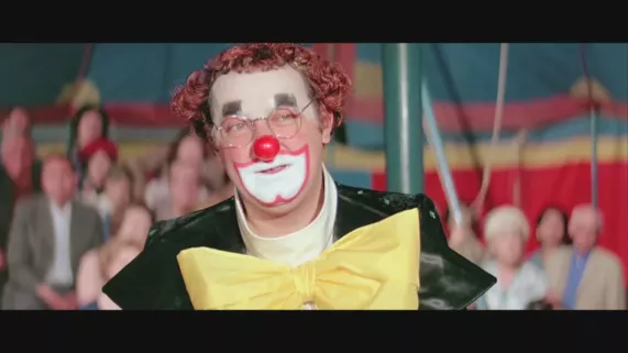 Coluche, le bouffon devenu roi