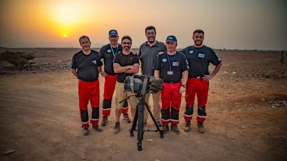 Equipe des Pompiers de l'Urgence Internationale - Pascal Coussy André Abalo, journalistes France 3 Limousin