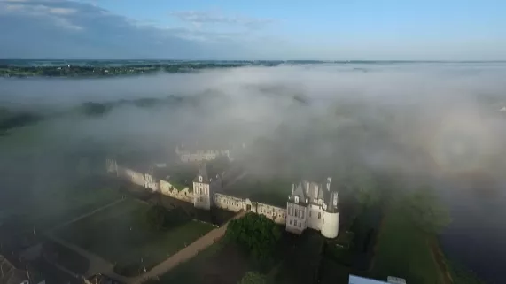 Le château de Selles-sur-Cher. © Yemaya Productions AU FIL DE LA LOIRE, PETIT CHÂTEAU DEVIENDRA GRAND