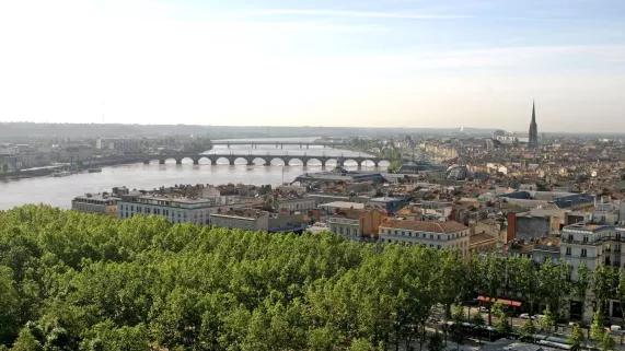 Bordeaux vue sur la Garonne©Thomas Sanson-Office du tourisme de Bordeaux
