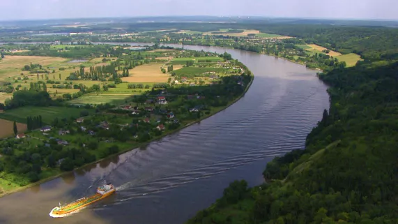 © France 3 DES RACINES & DES AILES - Boucle de la Seine (c) Eclectic