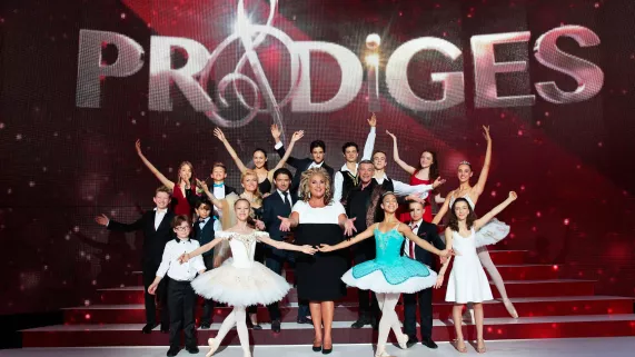 Photo des prodiges de la saison 3 avec Marianne James et les membres du jury